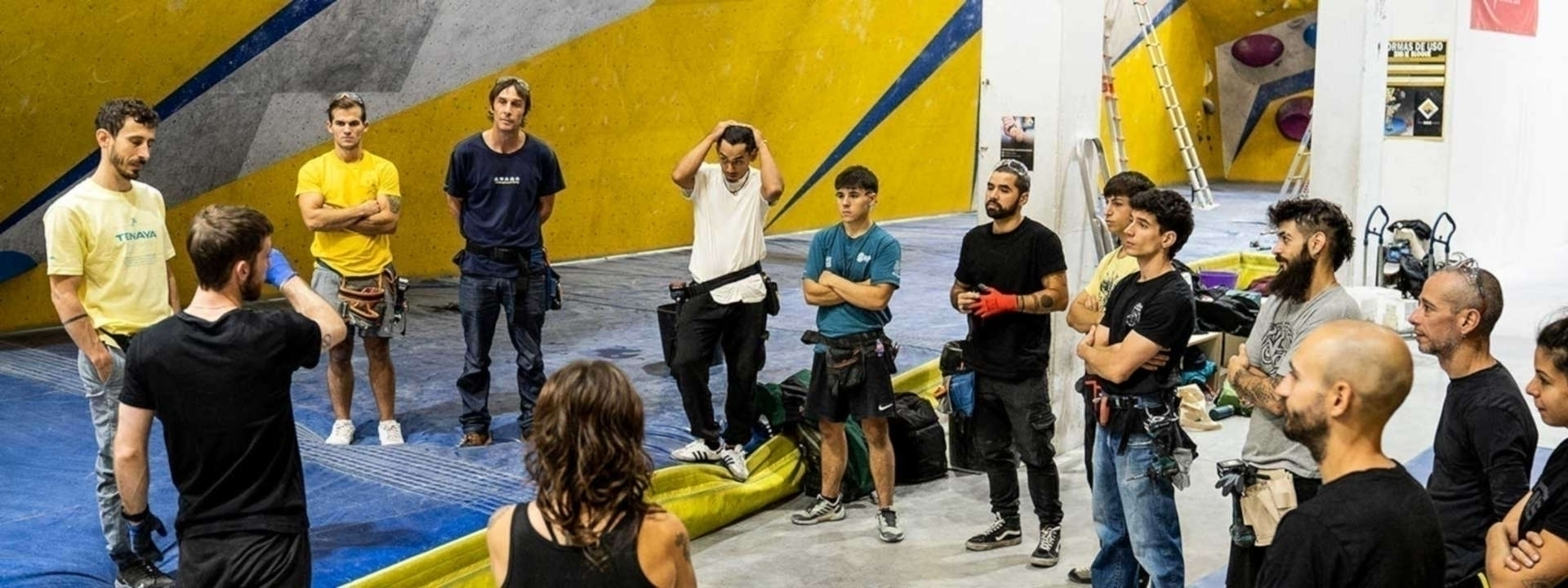 Curso de equipador comercial de rocódromo