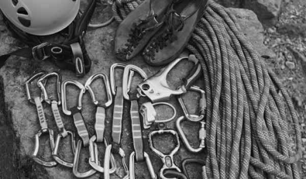 Curso de escalada deportiva de varios largos material mínimo necesario