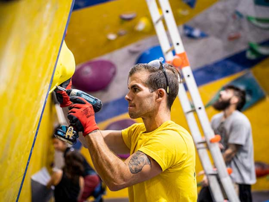 Curso de equipador comercial de rocódromo